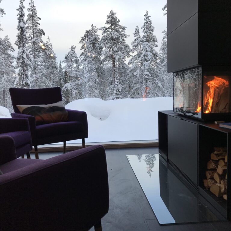 Cosy lounge with fireplace